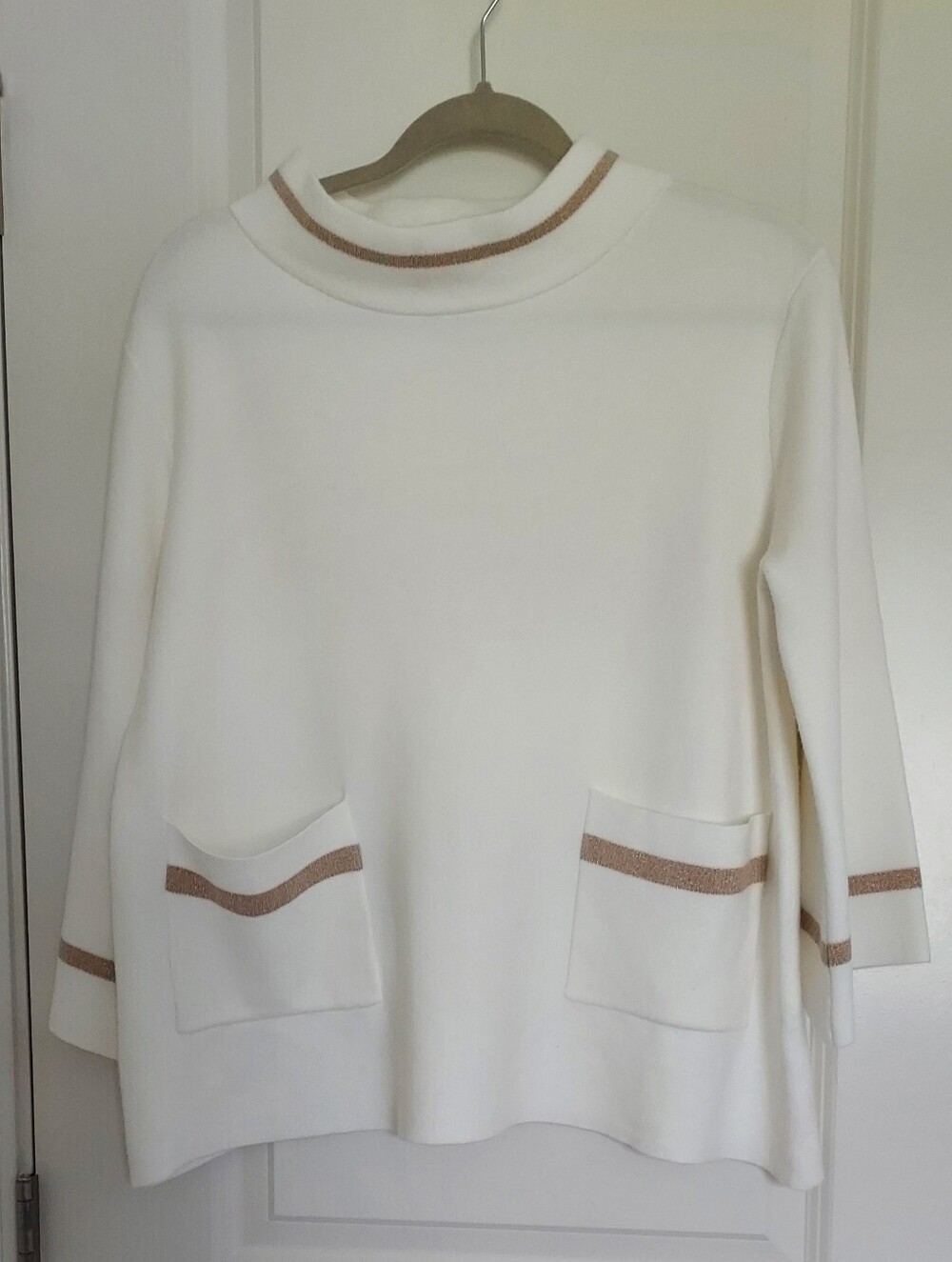 MooWomen's Cream Sweater with Contrast Trim Soft